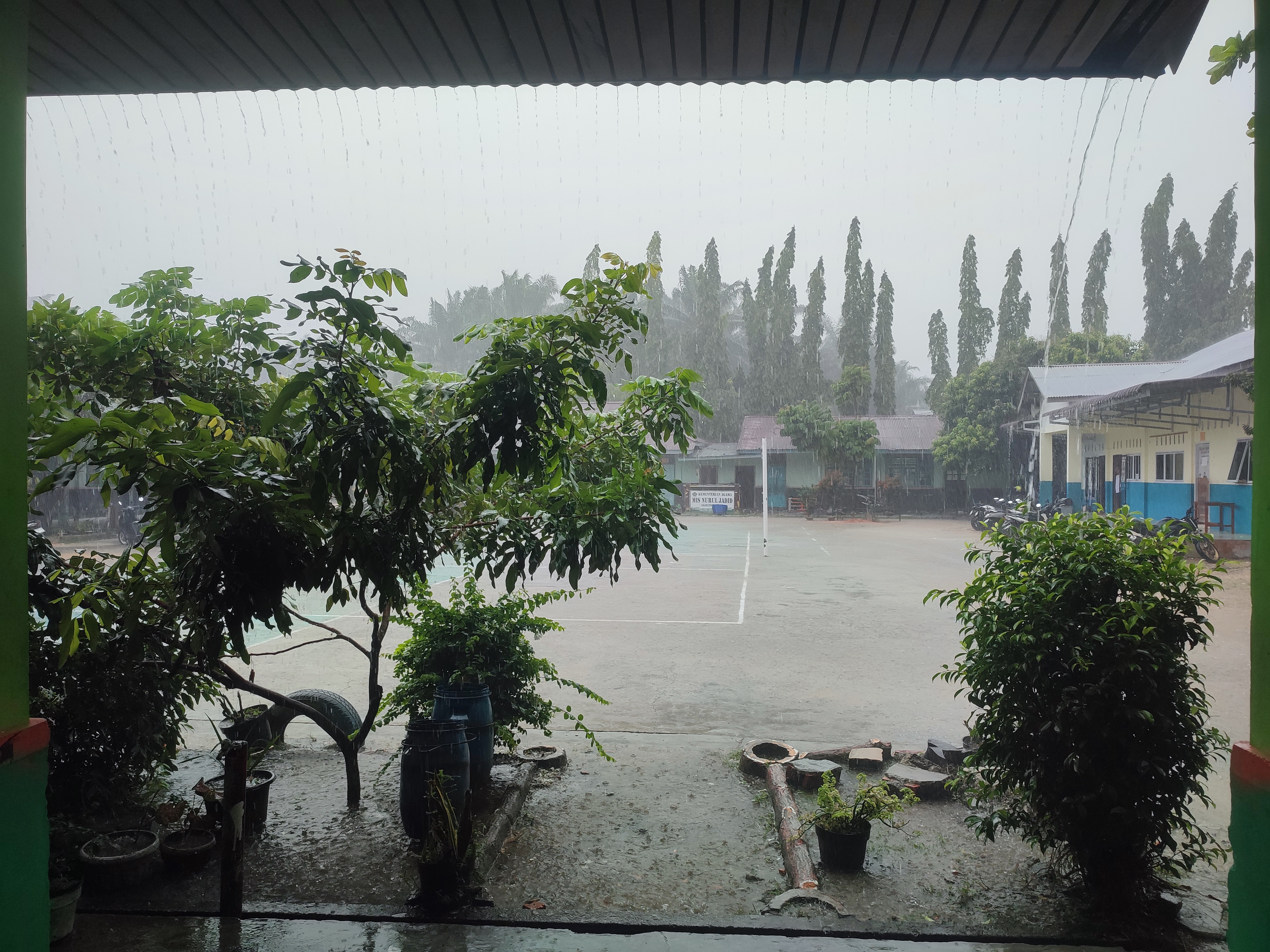 Desa Indra Sakti Diguyur Hujan Lebat di Tengah Tantangan Cuaca dan Lingkungan Kabupaten Kampar — Foto 1